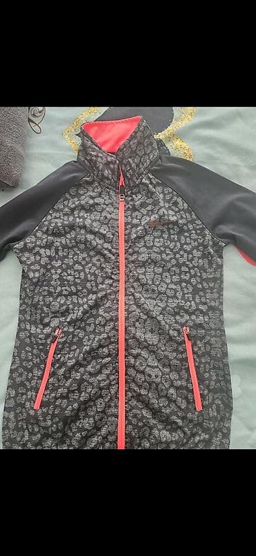 Prelep original Nike gornji deo trenerke s velicina na lalafo.rs — 1 Prelep original Nike gornji deo trenerke s velicina — 1