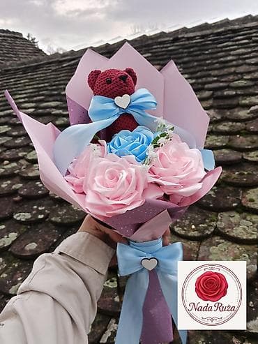 Ručni aranžmani od satenskih ruža – “Nada Ruža”Ruža od satena - na lalafo.rs — 1 Ručni aranžmani od satenskih ruža – “Nada Ruža”Ruža od satena - — 1