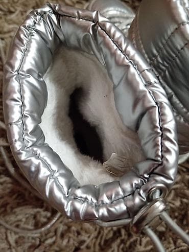 Snegerice, ocuvane bez ostecenja. 32br at lalafo.rs — 5 Snegerice, ocuvane bez ostecenja. 32br — 5