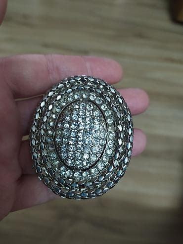 Prodajem dve masivne svečane narukvice,jedna debela okrugla - 1200 na lalafo.rs — 8 Prodajem dve masivne svečane narukvice,jedna debela okrugla - 1200 — 8