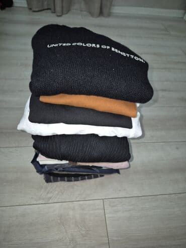 Paket ženske odeće – različiti komadi i stilovi (više brendova) U na lalafo.rs Paket ženske odeće – različiti komadi i stilovi (više brendova) U