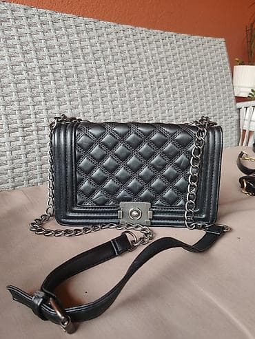 Crna torbica bez oštećenja za sve prilike. Cena 800rsd na lalafo.rs — 3 Crna torbica bez oštećenja za sve prilike. Cena 800rsd — 3