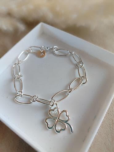 Accessories: Srebrna narukvica sa priveskom deteline – žig 925 - Materijal at lalafo.rs — 4 Accessories: Srebrna narukvica sa priveskom deteline – žig 925 - Materijal — 4