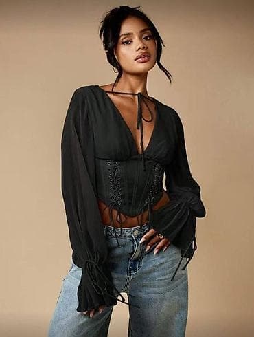 Bluza/korset
2600 din 🤍 na lalafo.rs Bluza/korset
2600 din 🤍