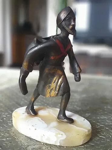 Bronzana figura na mermernom postolju, ukupne visine 20cm na lalafo.rs — 1 Bronzana figura na mermernom postolju, ukupne visine 20cm — 1