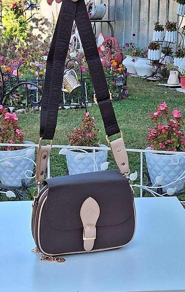 Crossbody ženska torba sa širokim, podesivim kaišem - Model at lalafo.rs — 2 Crossbody ženska torba sa širokim, podesivim kaišem - Model — 2