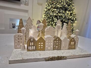 Ukras, bоја - Zlatna, Novo na lalafo.rs Ukras, bоја - Zlatna, Novo