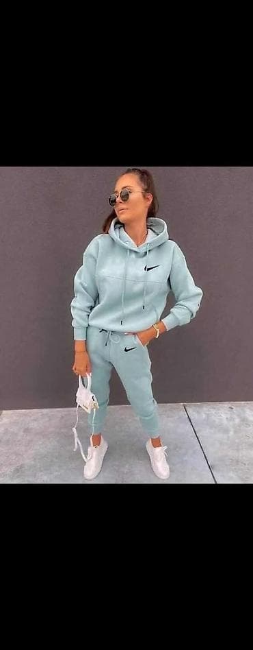 pantalone butiku ali: Dvoslojni ženski trenerka-komplet (duks + donji deo) sa kapuljačom i na lalafo.rs — 2 pantalone butiku ali: Dvoslojni ženski trenerka-komplet (duks + donji deo) sa kapuljačom i — 2