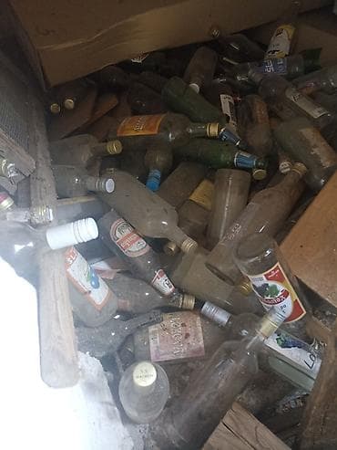 Staklene flaše razne sa slike sa navojem na stanju oko 300 komada za na lalafo.rs Staklene flaše razne sa slike sa navojem na stanju oko 300 komada za