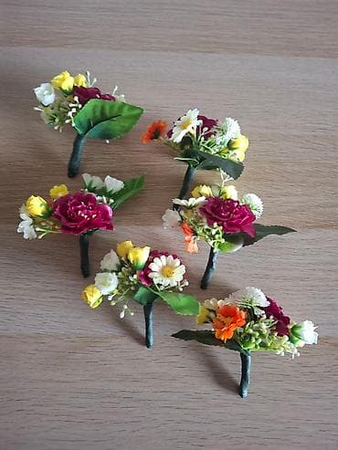 Ručne reverne cvetne dekoracije (butonijere) - Set malih aranžmana za na lalafo.rs — 1 Ručne reverne cvetne dekoracije (butonijere) - Set malih aranžmana za — 1