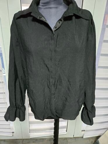 Crna košulja SHEIN – EU 36 (US 4) - Klasičan kragnu i skriveno na lalafo.rs Crna košulja SHEIN – EU 36 (US 4) - Klasičan kragnu i skriveno