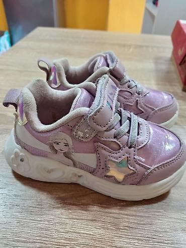 Svetlece patile Elza, jako kratko nosene br 23 na lalafo.rs — 1 Svetlece patile Elza, jako kratko nosene br 23 — 1