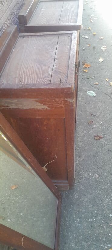 Antique Dressers: Drvene noćne ormariće – starinski model - Materijal: puno drvo (hrast at lalafo.rs — 4 Antique Dressers: Drvene noćne ormariće – starinski model - Materijal: puno drvo (hrast — 4