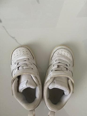 Dečije Nike Court Borough Low 2 patike u beloj boji. Dizajnirane su sa na lalafo.rs — 2 Dečije Nike Court Borough Low 2 patike u beloj boji. Dizajnirane su sa — 2