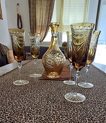 Kristalni set za posluživanje vina – karafa i 5 čaša - Materijal na lalafo.rs Kristalni set za posluživanje vina – karafa i 5 čaša - Materijal