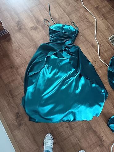 Nikada obucenaElegantna svečana haljina u tirkizno-zelenoj boji - na lalafo.rs Nikada obucenaElegantna svečana haljina u tirkizno-zelenoj boji -