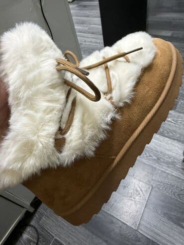 Čizme, 40 na lalafo.rs Čizme, 40