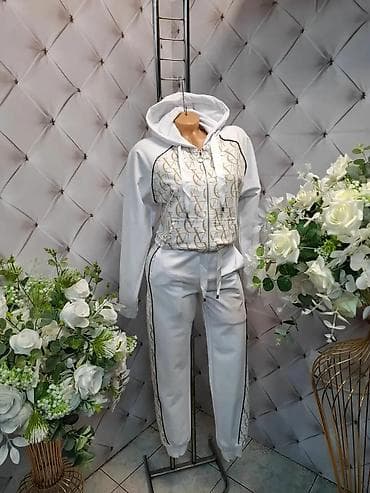 Ženski komplet trenerke sa kapuljačom – gornji deo + donji deo. - na lalafo.rs Ženski komplet trenerke sa kapuljačom – gornji deo + donji deo. -