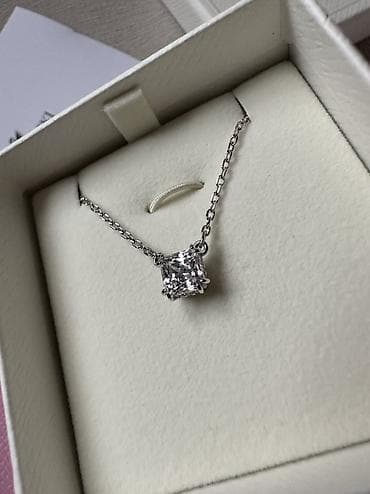 original esprit: Ogrlica Swarovski - Novo
Original pakovanje, kesa i sertifikat.
Sve at lalafo.rs — 2 original esprit: Ogrlica Swarovski - Novo
Original pakovanje, kesa i sertifikat.
Sve — 2