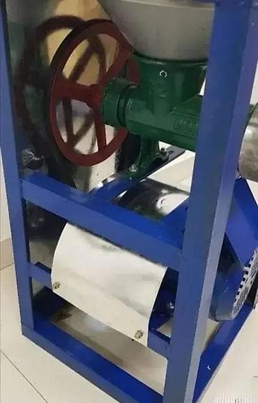 Nova mašina za mlevenje mesa 42 **Robu šaljemo brzom poštom ( Bex )** na lalafo.rs — 2 Nova mašina za mlevenje mesa 42 **Robu šaljemo brzom poštom ( Bex )** — 2