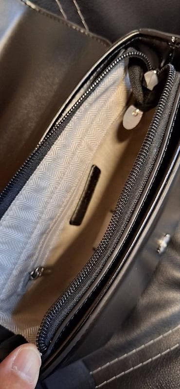 Mona torbice/crna. - Materijal: veštačka koža glatke teksture - na lalafo.rs — 5 Mona torbice/crna. - Materijal: veštačka koža glatke teksture - — 5