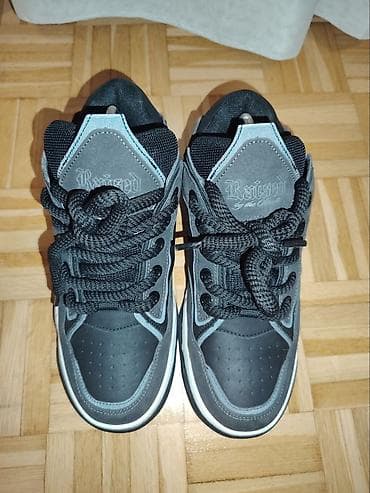 Patike Raised The Crew – crno-sive Ug26cm - Model: Raised “The Crew” na lalafo.rs — 1 Patike Raised The Crew – crno-sive Ug26cm - Model: Raised “The Crew” — 1