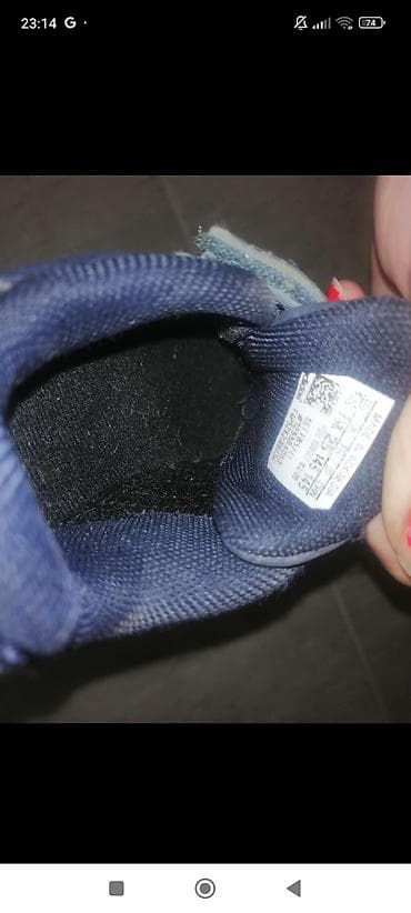 Patike za decu marke Adidas, tamnoplave boje sa tri neonsko žute pruge na lalafo.rs — 4 Patike za decu marke Adidas, tamnoplave boje sa tri neonsko žute pruge — 4