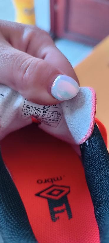 Orginal umbro patike za fudbal, broj 28, malo nošene, bez oštećenja na lalafo.rs — 6 Orginal umbro patike za fudbal, broj 28, malo nošene, bez oštećenja — 6