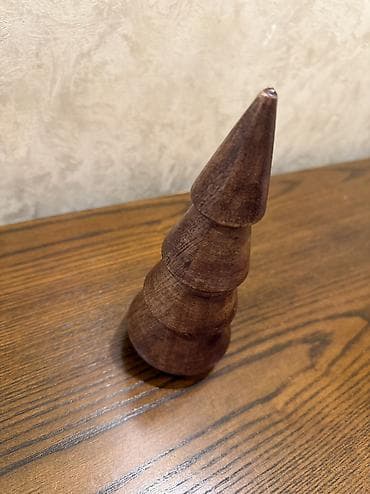 Drvena dekorativna figura – jelka - Materijal: puno drvo u tamnom na lalafo.rs — 3 Drvena dekorativna figura – jelka - Materijal: puno drvo u tamnom — 3