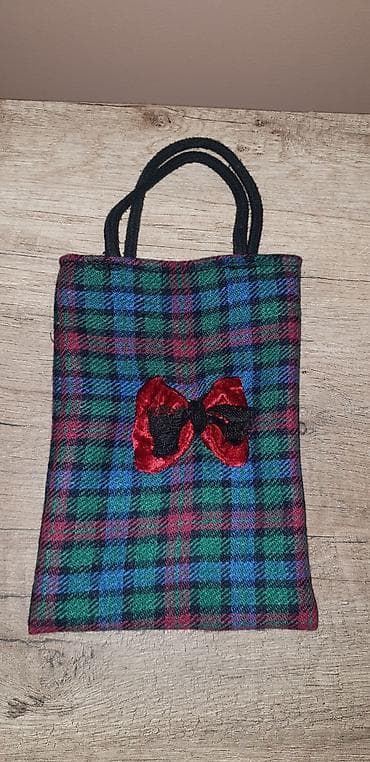 Torbice za devojčice karo kocke sa masnom po sredini. 100 komad,2 za na lalafo.rs Torbice za devojčice karo kocke sa masnom po sredini. 100 komad,2 za