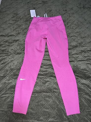 NIKE Swift Women's High-Waisted 7/8
Running Leggings with Pockets vel na lalafo.rs — 6 NIKE Swift Women's High-Waisted 7/8
Running Leggings with Pockets vel — 6