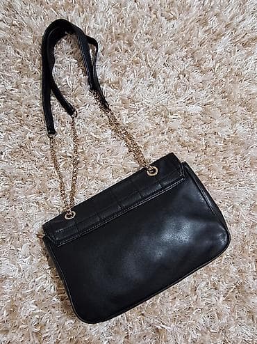 Ženska tašna – crna, klasičan “shoulder/chain” model, original Guess at lalafo.rs — 2 Ženska tašna – crna, klasičan “shoulder/chain” model, original Guess — 2