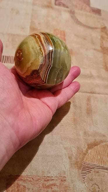 Dekorativni stoni sat u obliku jabuke od prirodnog oniksa - na lalafo.rs — 3 Dekorativni stoni sat u obliku jabuke od prirodnog oniksa - — 3