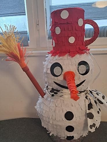 Ručno pravljena pinjata u obliku Sneška Belića – idealna za dečije na lalafo.rs — 3 Ručno pravljena pinjata u obliku Sneška Belića – idealna za dečije — 3