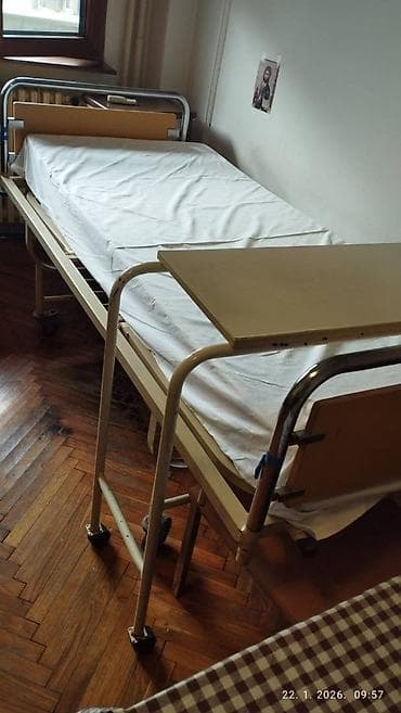 БОЛНИЧКИ КРЕВЕТИ – ГОТОВО НОВИ, ПОКЛАЊАМ 3 болничка кревета, два су na lalafo.rs БОЛНИЧКИ КРЕВЕТИ – ГОТОВО НОВИ, ПОКЛАЊАМ 3 болничка кревета, два су