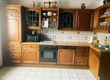 Kuhinjski nameštaj: Prelepa kuhinjа u klasičnom stilu u kompletu sa masivnim šankom 🏡 – na lalafo.rs Kuhinjski nameštaj: Prelepa kuhinjа u klasičnom stilu u kompletu sa masivnim šankom 🏡 –