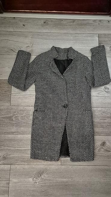 Ε½enski kaput/blejzer srednje duΕΎine u crno-beloj Ε‘evron (riblja kost) na lalafo.rs Ε½enski kaput/blejzer srednje duΕΎine u crno-beloj Ε‘evron (riblja kost)