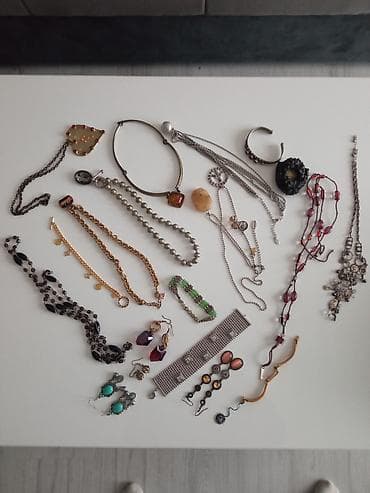 Jewellery: Vintage nakit razno! Cena na upit za pojedinačno, sve za 6000 at lalafo.rs — 1 Jewellery: Vintage nakit razno! Cena na upit za pojedinačno, sve za 6000 — 1