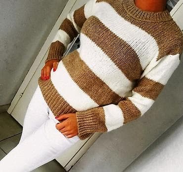 Ženski pleteni džemper sa širokim prugama u bež i beloj boji. Klasičan na lalafo.rs Ženski pleteni džemper sa širokim prugama u bež i beloj boji. Klasičan