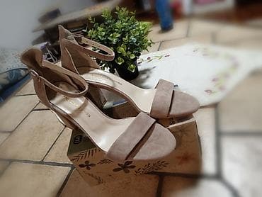 Скроз нове оригинал сандале, преврнута кожа. Висина штикле 7 цм na lalafo.rs — 10 Скроз нове оригинал сандале, преврнута кожа. Висина штикле 7 цм — 10