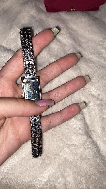 Elegantan zenski sat quartz roze sa cirkonima,
Idealan za svakodnevno na lalafo.rs — 5 Elegantan zenski sat quartz roze sa cirkonima,
Idealan za svakodnevno — 5