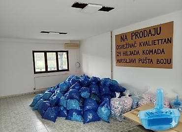 Na prodaju: velike količine osveživača za WC šolju (viseći plastični na lalafo.rs Na prodaju: velike količine osveživača za WC šolju (viseći plastični