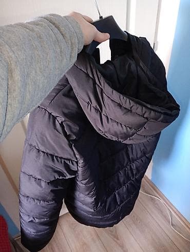 Muška zimska jakna sa kapuljačom - Boja: tamno plava / crna - Model na lalafo.rs — 2 Muška zimska jakna sa kapuljačom - Boja: tamno plava / crna - Model — 2