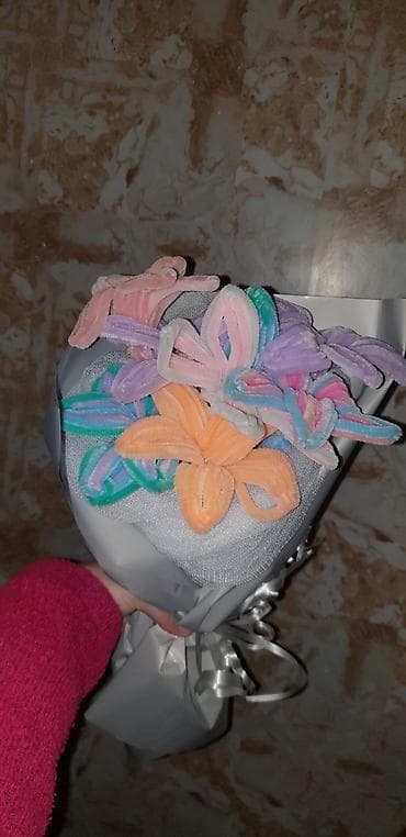 Buket cveca sa puno predivnih raznobojnih cvetova pravljenih od na lalafo.rs Buket cveca sa puno predivnih raznobojnih cvetova pravljenih od