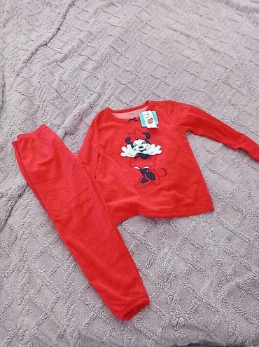Dečija odeća – setovi i majice sa likovima crtanih junaka - Crvena at lalafo.rs — 1 Dečija odeća – setovi i majice sa likovima crtanih junaka - Crvena — 1