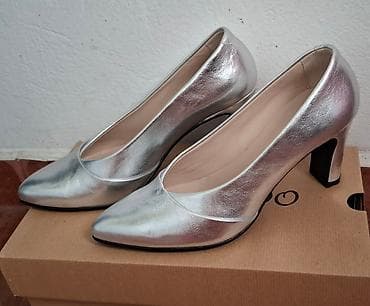 Nove Belmondo kožne srebrne cipele broj 38, visina štikle 8cm na lalafo.rs — 1 Nove Belmondo kožne srebrne cipele broj 38, visina štikle 8cm — 1