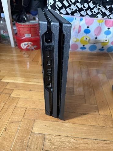 PlayStation 4 Slim konzola + 3 DualShock 4džojstika + igra FIFA 19 - na lalafo.rs — 7 PlayStation 4 Slim konzola + 3 DualShock 4džojstika + igra FIFA 19 - — 7