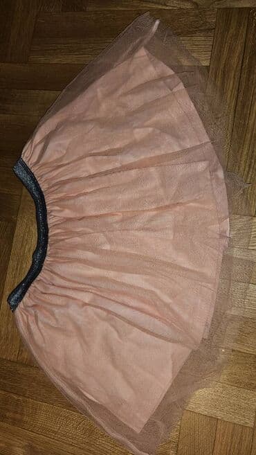 Suknjica u veličini 7-8. Može mnogo duže da se nosi jer ima lastiš na lalafo.rs Suknjica u veličini 7-8. Može mnogo duže da se nosi jer ima lastiš