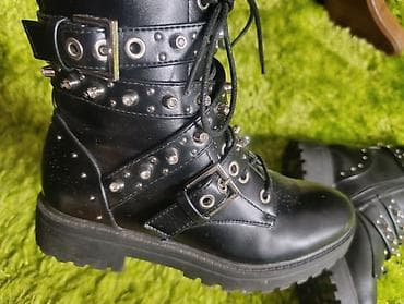 Crne ženske bajker/borosanke čizme sa ukrasnim nitnama i kaiševima. - at lalafo.rs — 2 Crne ženske bajker/borosanke čizme sa ukrasnim nitnama i kaiševima. - — 2