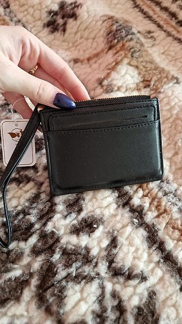 Accessories: Novcanik i pregrada za dokumenta novosastoji se iz 2 dela ili 2 u at lalafo.rs — 1 Accessories: Novcanik i pregrada za dokumenta novosastoji se iz 2 dela ili 2 u — 1